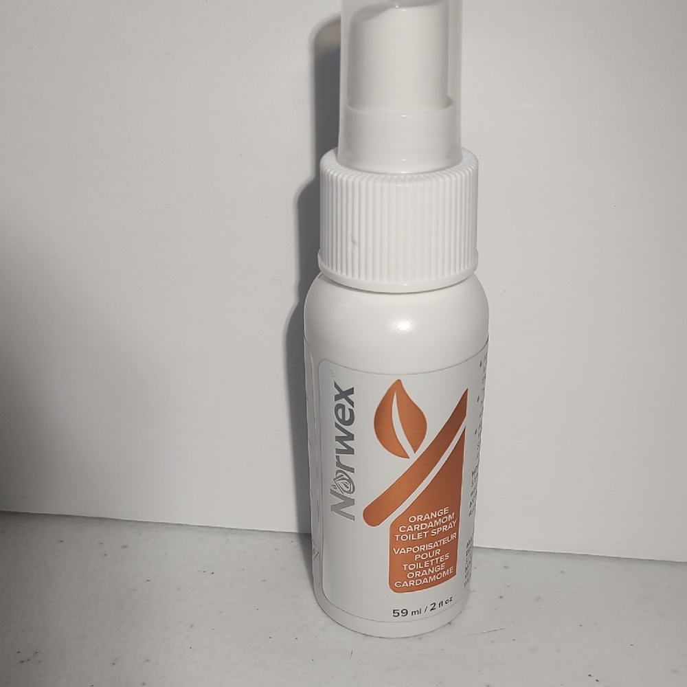 Norwex White and Orange Cleaning Spray - Picture 1 of 6